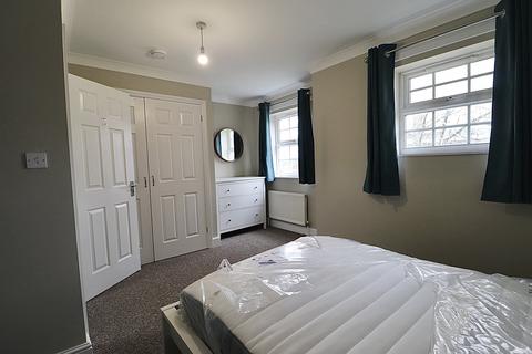 1 bedroom in a house share to rent, Furnished Room & Private Bathroom, Town Centre