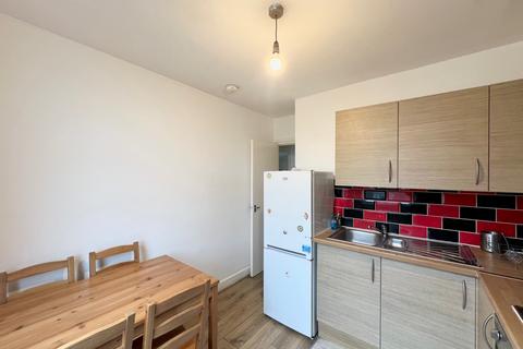 2 bedroom flat to rent - Amersham Road, SE14 6QF