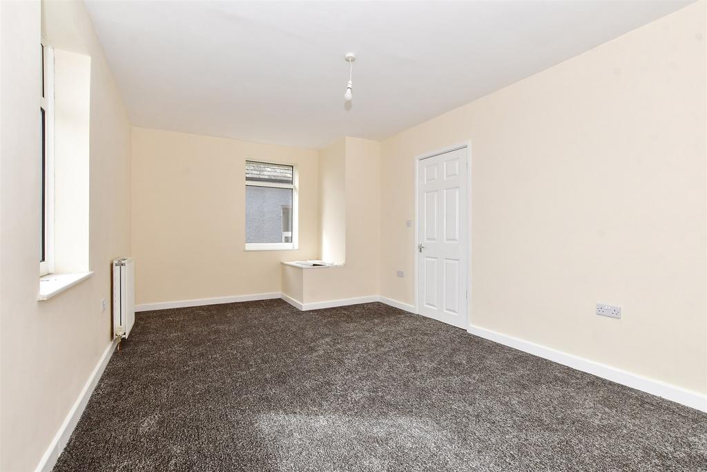 Gloster Ropewalk, Aycliffe, Dover, Kent 3 bed end of terrace house for