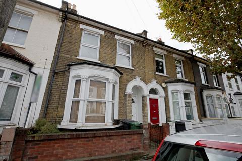 4 bedroom terraced house to rent, Steele Road, London E11