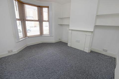 4 bedroom terraced house to rent - Steele Road, London E11