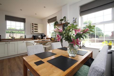 2 bedroom flat for sale, Woodlands Grove, Leeds, West Yorkshire, UK, LS16