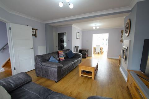 2 bedroom terraced house for sale - Southern Drive, Loughton