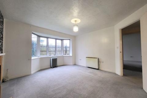 2 bedroom flat for sale, Knightsbridge Court, Langley, SL3