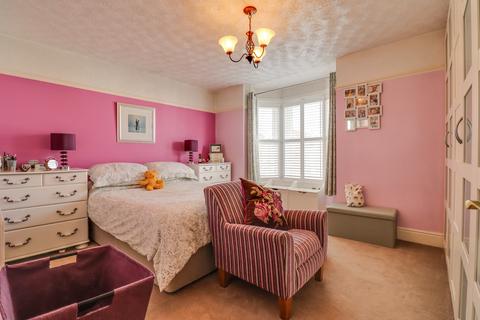 3 bedroom semi-detached house for sale - Radstock Road, Woolston