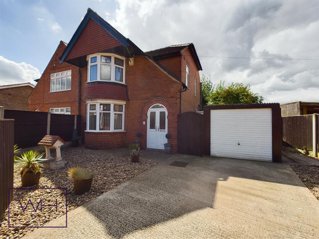 Skellow, Doncaster DN6 3 bed semidetached house for sale £175,000