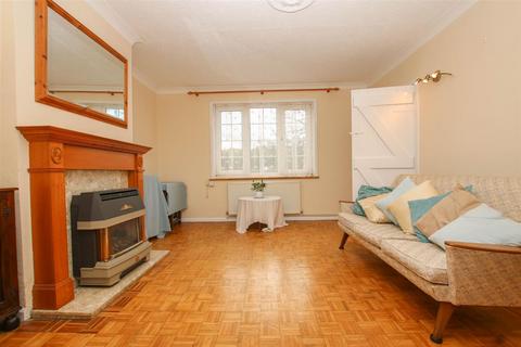 undefined, Edgcott Road, Aylesbury HP18