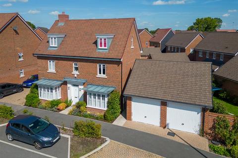 5 bedroom detached house for sale, Birmingham Drive, Aylesbury HP22