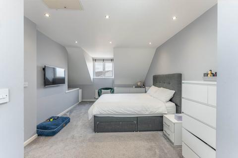 153 Coleridge Way, Borehamwood, WD6 2AF
