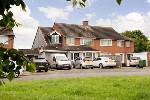 4 bedroom semi-detached house for sale, Finmere Crescent, Aylesbury HP21