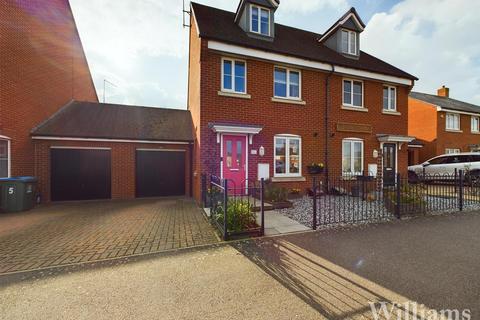 3 bedroom townhouse for sale - Redcurrant Avenue, Aylesbury HP18