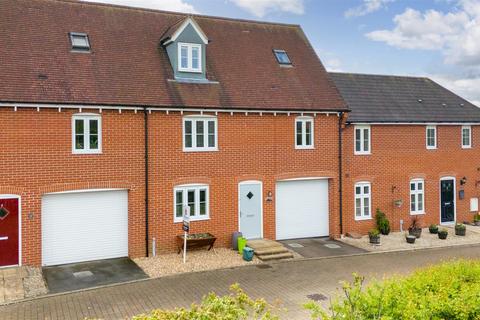 3 bedroom terraced house for sale, Chancellors Road, Aylesbury HP19