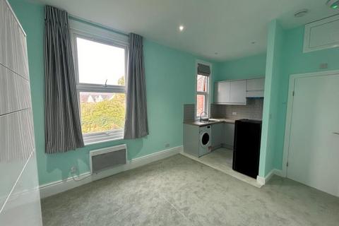 Studio to rent, 11 London Road, Guildford GU1