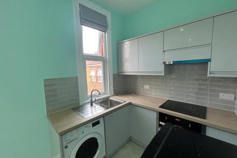 Studio to rent, 11 London Road, Guildford GU1