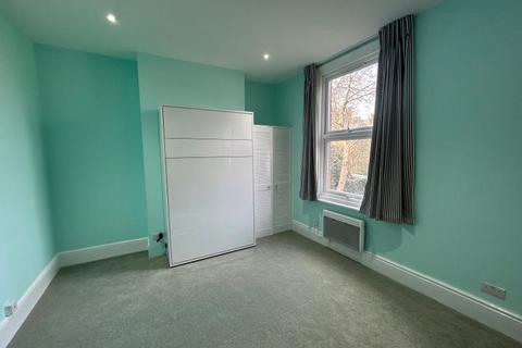 Studio to rent, 11 London Road, Guildford GU1