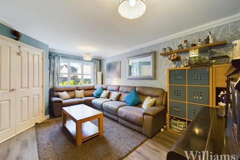 3 bedroom terraced house for sale, Fuggle Drive, Aylesbury HP21