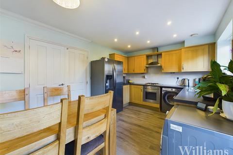3 bedroom terraced house for sale, Fuggle Drive, Aylesbury HP21