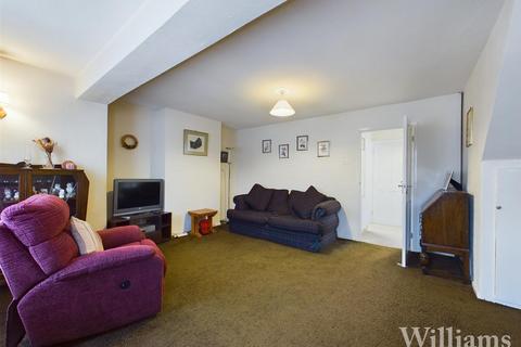 3 bedroom semi-detached house for sale, Greetham Road, Aylesbury HP21