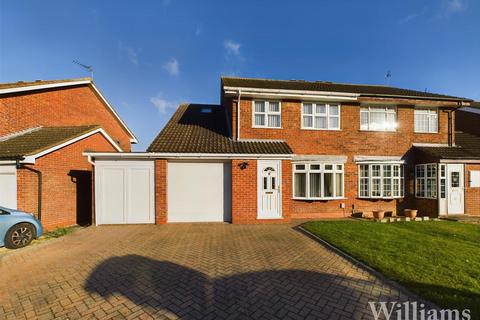 4 bedroom semi-detached house for sale, Anns Close, Aylesbury HP21