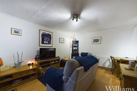 2 bedroom end of terrace house for sale, Meredith Drive, Aylesbury HP19