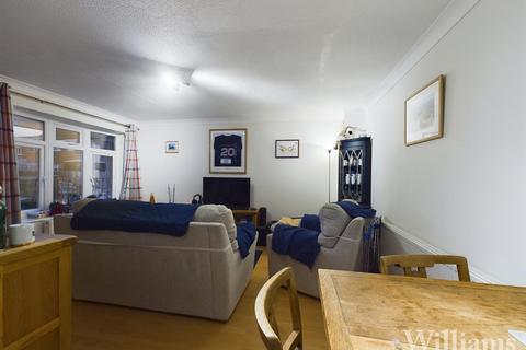 2 bedroom end of terrace house for sale - Meredith Drive, Aylesbury HP19