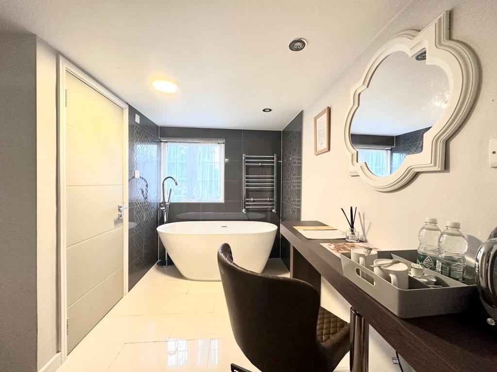 Hotel Room 4 1200...
