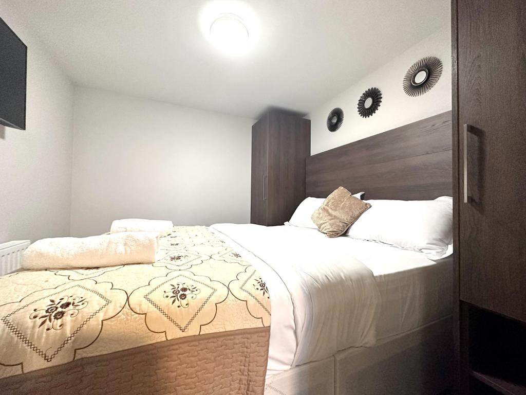 Hotel Room 4 1200...