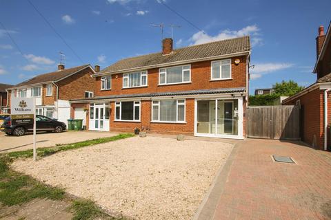 3 bedroom semi-detached house for sale, Stirling Avenue, Aylesbury HP20