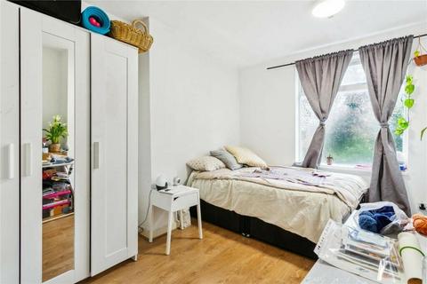 3 bedroom flat to rent, Hazellville Road, Archway, N19