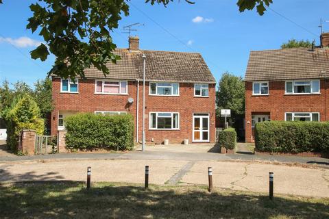 3 bedroom semi-detached house for sale, Cromwell Avenue, Aylesbury HP19