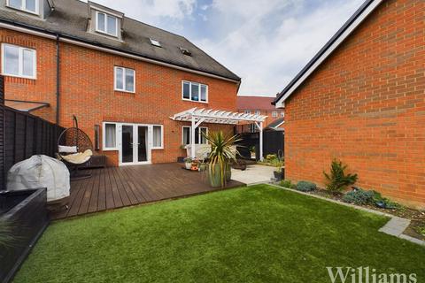 4 bedroom townhouse for sale, Colney Road, Aylesbury HP18