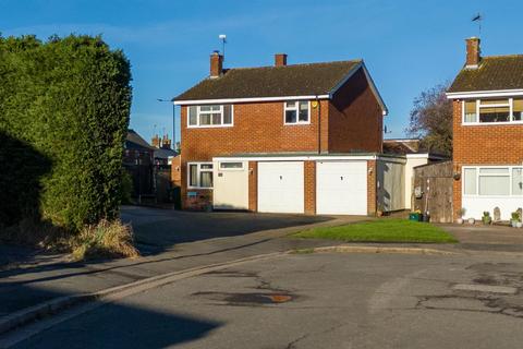 4 bedroom detached house for sale, Chestnut Close, Aylesbury HP18