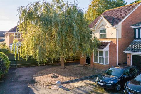 3 bedroom detached house for sale - Phipps Close, Aylesbury HP20