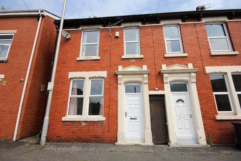 3 bedroom terraced house to rent, Tulketh Road, Preston PR2