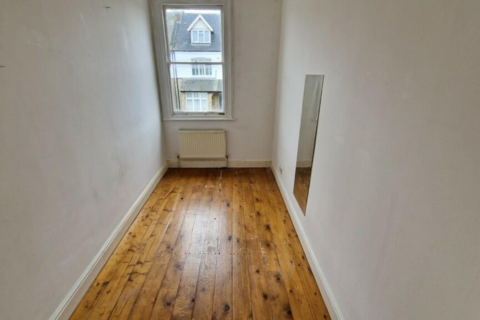 3 bedroom flat to rent, Flat 3 Myddleton
