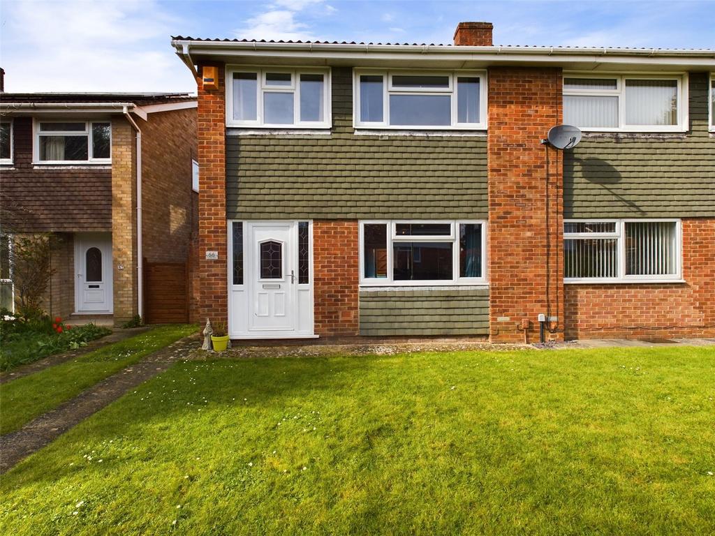 Stonechat Avenue, Abbeydale... 3 bed semidetached house for sale £