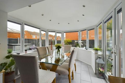 11 Grebe Close, Aylesbury, HP19 0YL