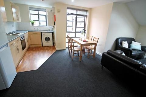 4 bedroom flat to rent - Flat 3, 15a, Arthur Street, Nottingham, NG7 4DW