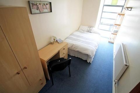 4 bedroom flat to rent, Flat 3, 15a, Arthur Street, Nottingham, NG7 4DW