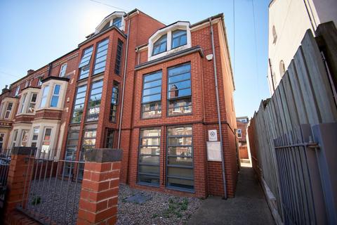 4 bedroom flat to rent, Flat 3, 15a, Arthur Street, Nottingham, NG7 4DW