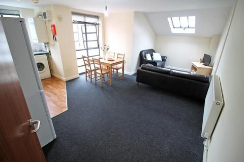 4 bedroom flat to rent, Flat 3, 15a, Arthur Street, Nottingham, NG7 4DW