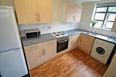 4 bedroom flat to rent, Flat 3, 15a, Arthur Street, Nottingham, NG7 4DW