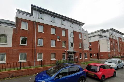 4 bedroom flat to rent, Hyde Grove, Manchester M13