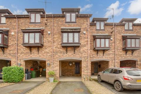 3 bedroom townhouse for sale, Groves Close, Bourne End, SL8