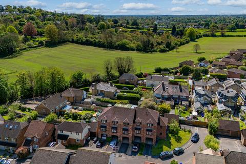 3 bedroom townhouse for sale, Groves Close, Bourne End, SL8