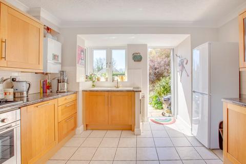 9 Groves Close, Bourne End, SL8 5JP