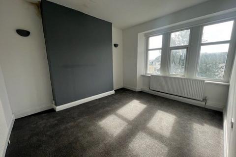 1 bedroom flat for sale - Top Floor Flat, 16 Clytha Square, Newport, NP20 2EE