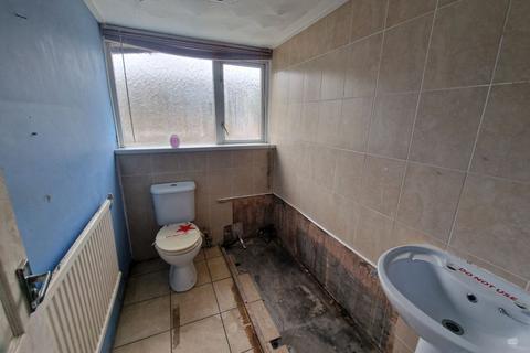 3 bedroom end of terrace house for sale - 165 Brithweunydd Road, Tonypandy, Mid Glamorgan, CF40 2UH