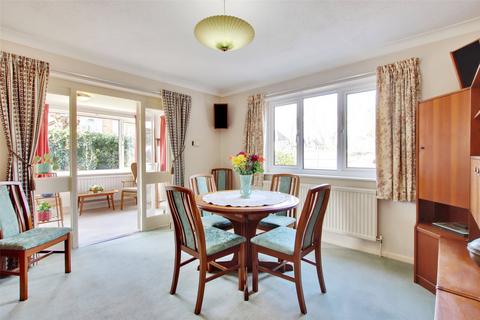 4 Hadley Close, Meopham, Gravesend, DA13 0NX