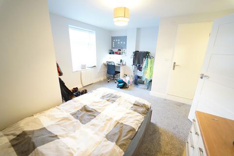 2 bedroom flat to rent, Room 3 & 4 Flat 6 Middle Street, Room 2 Flat 6, 10 Middle Street, Beeston, Nottingham, Beeston, NG9 1FX